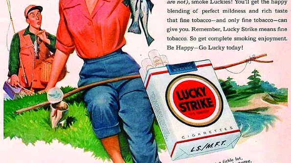 Lucky Strike scoate femeile fumând în stradă jpeg