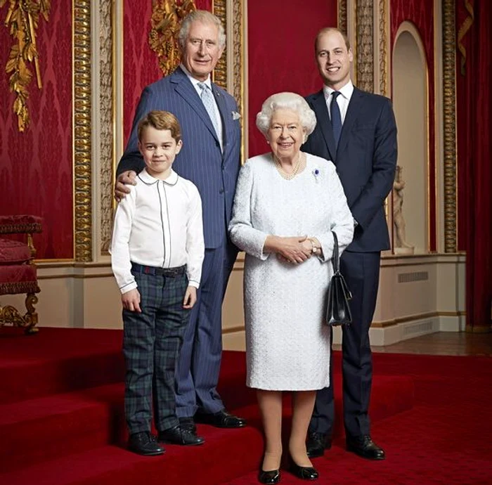 
    Portret de familie cu moștenitorii tronului Marii BritaniiFoto: Instagram The Royal Family  