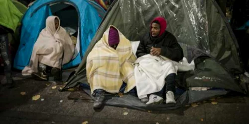 Migranti Paris 4nov EPA