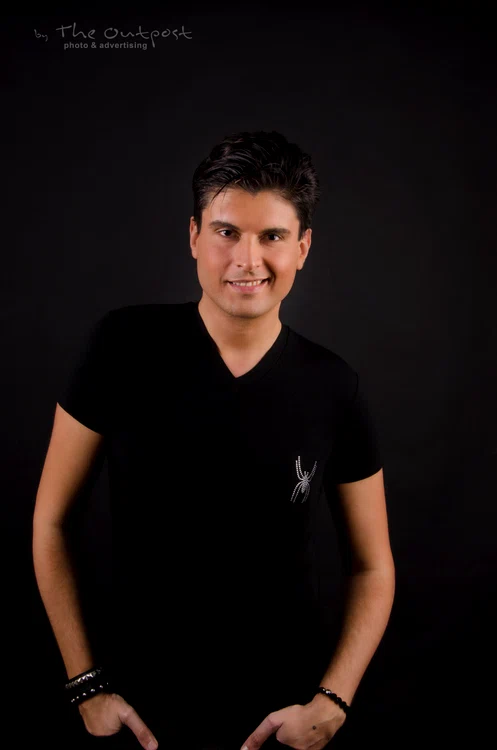 
    Oliver Popa  