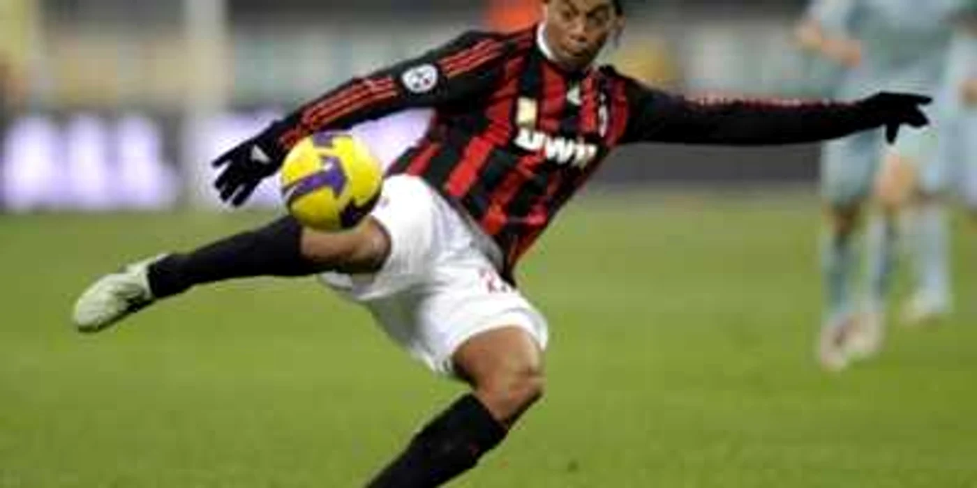 FOTBAL: Ronaldinho vrea să joace la AC Milan până la vârsta de 40 de ani