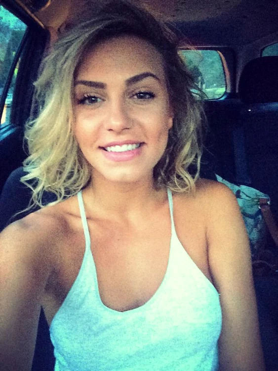 Smiley şi blonda îţi ţin ascunsă relaţia de un an