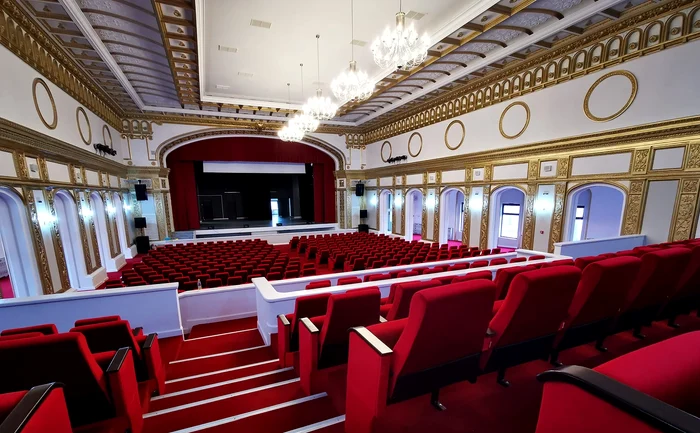 Teatrul din Hunedoara. Una din clădirile refăcute. Foto: Daniel Guță. ADEVĂRUL