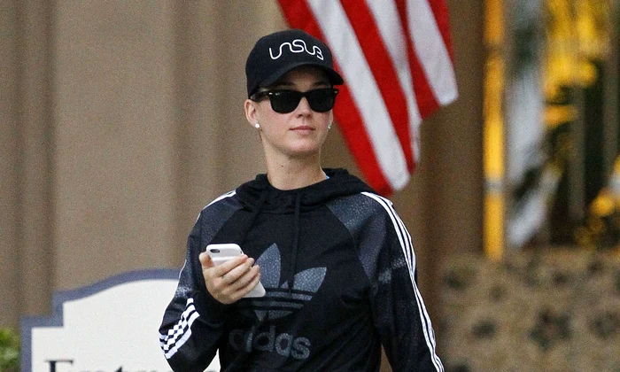 Exclusive Katy Perry Stops By A Retirement Home In Los Angeles jpeg