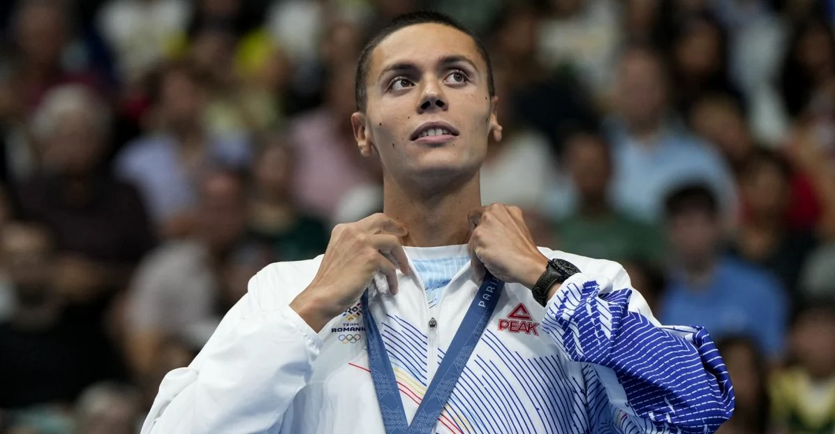 David Popovici, campionul olimpic al României în proba de înot. Foto EPA EFE