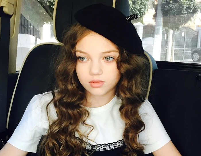 Noelle Vlasov nu crede că e prea tânără pentru a se fardafoto: arhivă personală