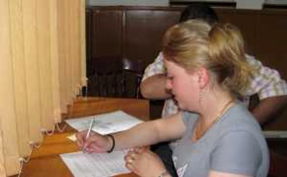 Taxa pentru eliberarea buletinului este de şapte lei, la care se adaugă un timbru de patru lei