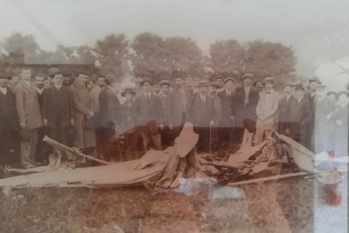 Imagine după prăbușire FOTO Casa memorială Aurel Vlaicu