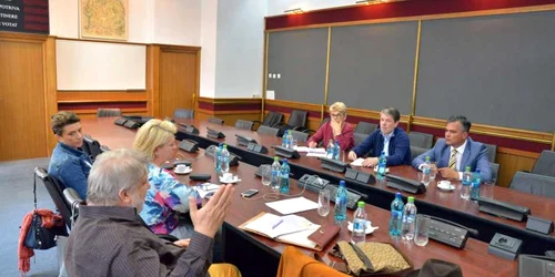 Autorităţile şi reprezentanţii TVR au avut astăzi o întâlnire la Braşov
