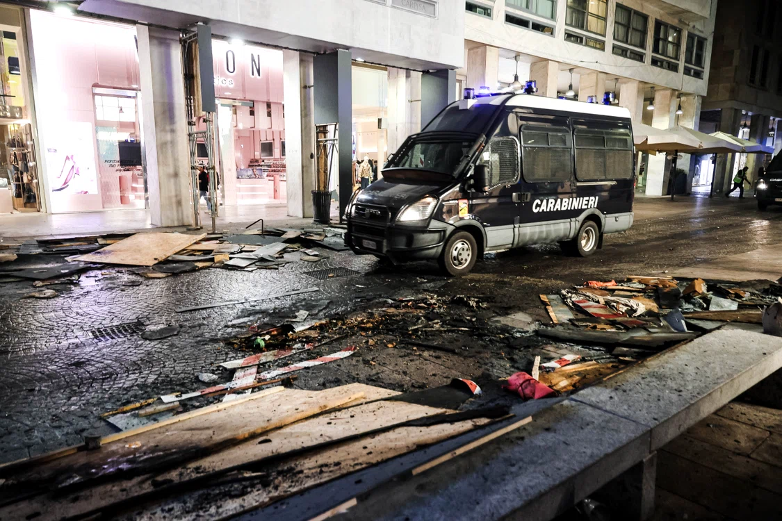 Distrugerile provocate de protestele din Italia