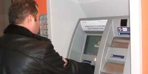 Banii de la bănci, singura soluţie pentru sărbători decente