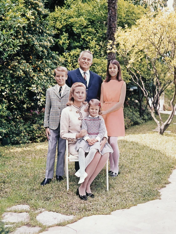 Familia princiară de Monaco, Grace, Prințul Rainier III, Caroline, Albert și Stephanie
