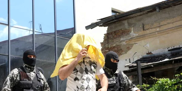Descinderi cu mascati 