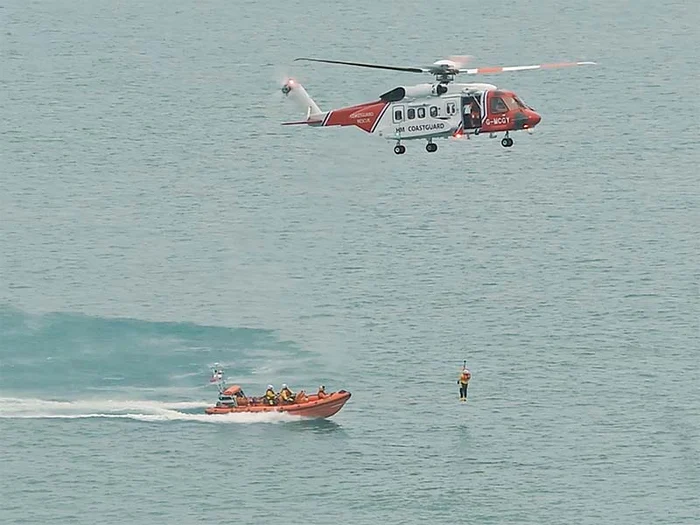 Un salvamar a sărit din elicopter ca să recupereze cadavrul