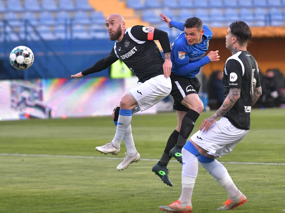 
    Viitoru și Poli Iași s-au luptat până în ultimul minutFoto: sportpictures.eu  