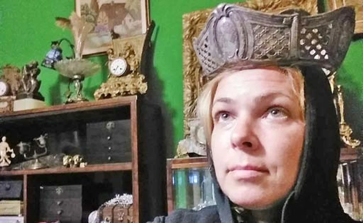 
    Schița coroanei  este gata  