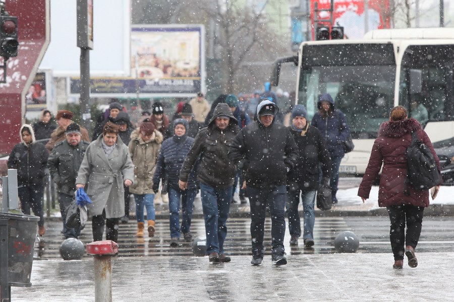 Se întorc ploile și ninsorile. Care vor fi cele mai afectate zone de vremea rea, cât scad temperaturile