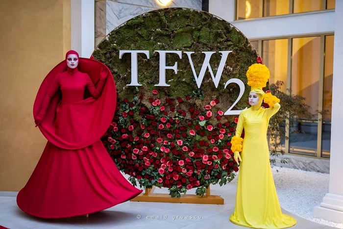 
    Primarul Timişoarei, Nicolae Robu, a participat la eveniment şi a asistat la defilarea manechinelor, având loc în primul rând Foto:Arhivă personală  