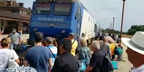 Un tren cu un singur vagon pe ruta Mangalia-Constanta Sursa Digi 24