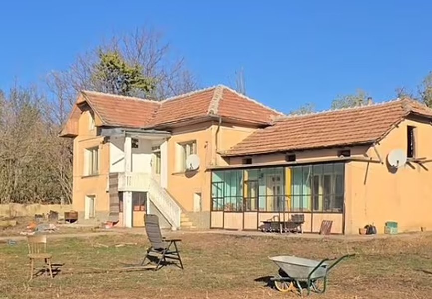 Case la 3.500 de euro, soare și un trai liniștit. Țara de lângă România unde tot mai mulți străini se mută fără să vadă proprietățile