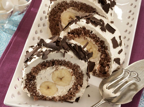 rulada cu frisca su banane jpeg