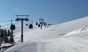 Zăpadă din belşug după jumătatea lunii martie pe pârtiile de la Transalpina Voineasa în Vâlcea Foto Domeniul Schiabil Transalpina