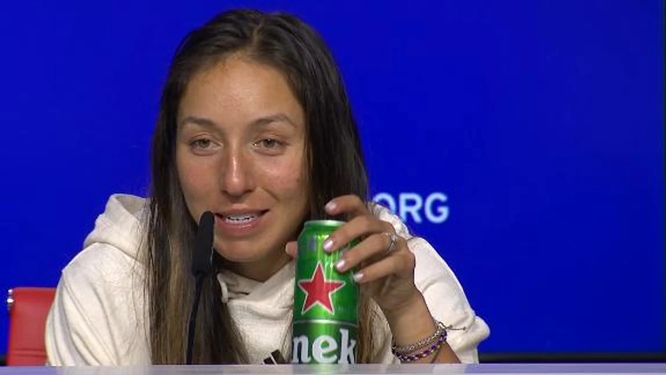 Jessica Pegula, relaxată, cu berea în mână. CAPTURĂ: ESPN