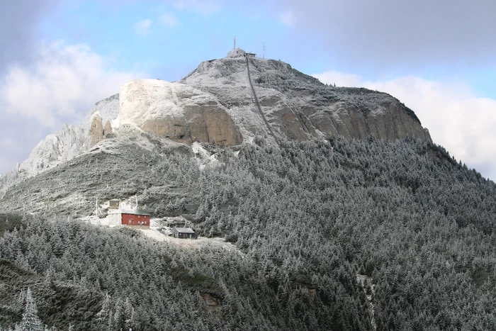 Vârful Toaca și Cabana Meteo din Ceahlău FOTO Iulian Iuga