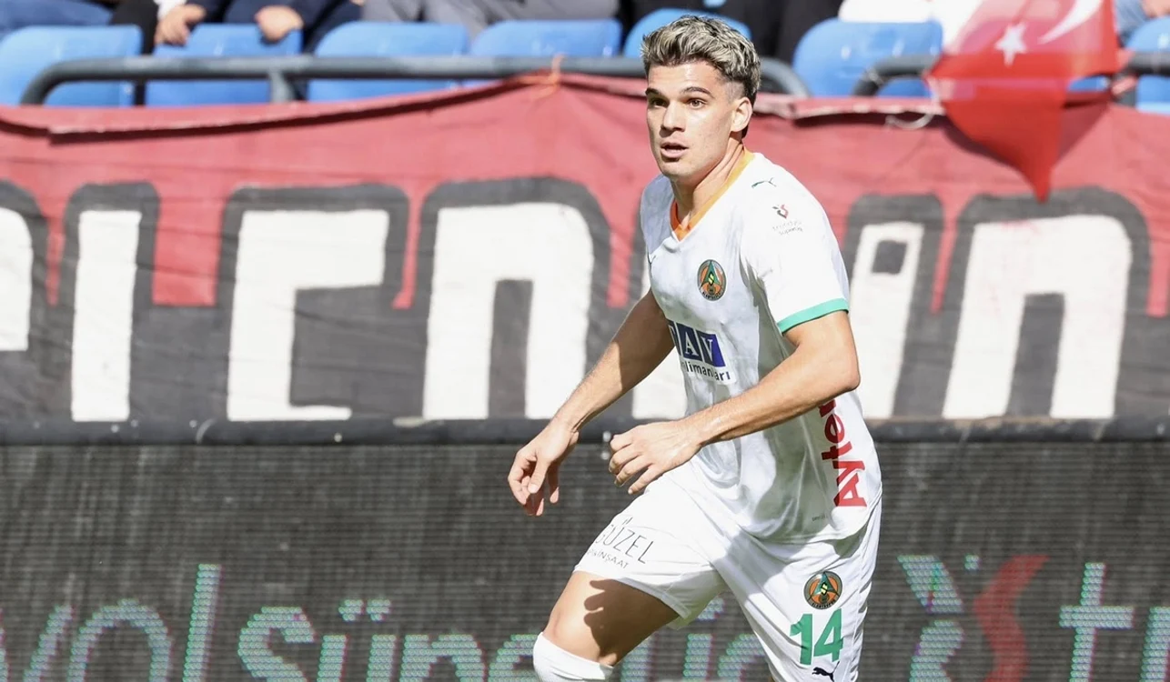 Ianis Hagi încearcă să-și găsească un rost în fotbalul turc (FOTO: Facebook/Alanyaspor)