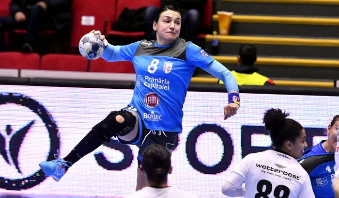 
    Cristina Neagu în aruncareFOTO: Sportpictures.eu  