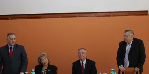 Organizatorul congresului a fost preşedintele Colegiului Medicilor Dentişti Suceava, dr. Ioan Costea (dreapta)