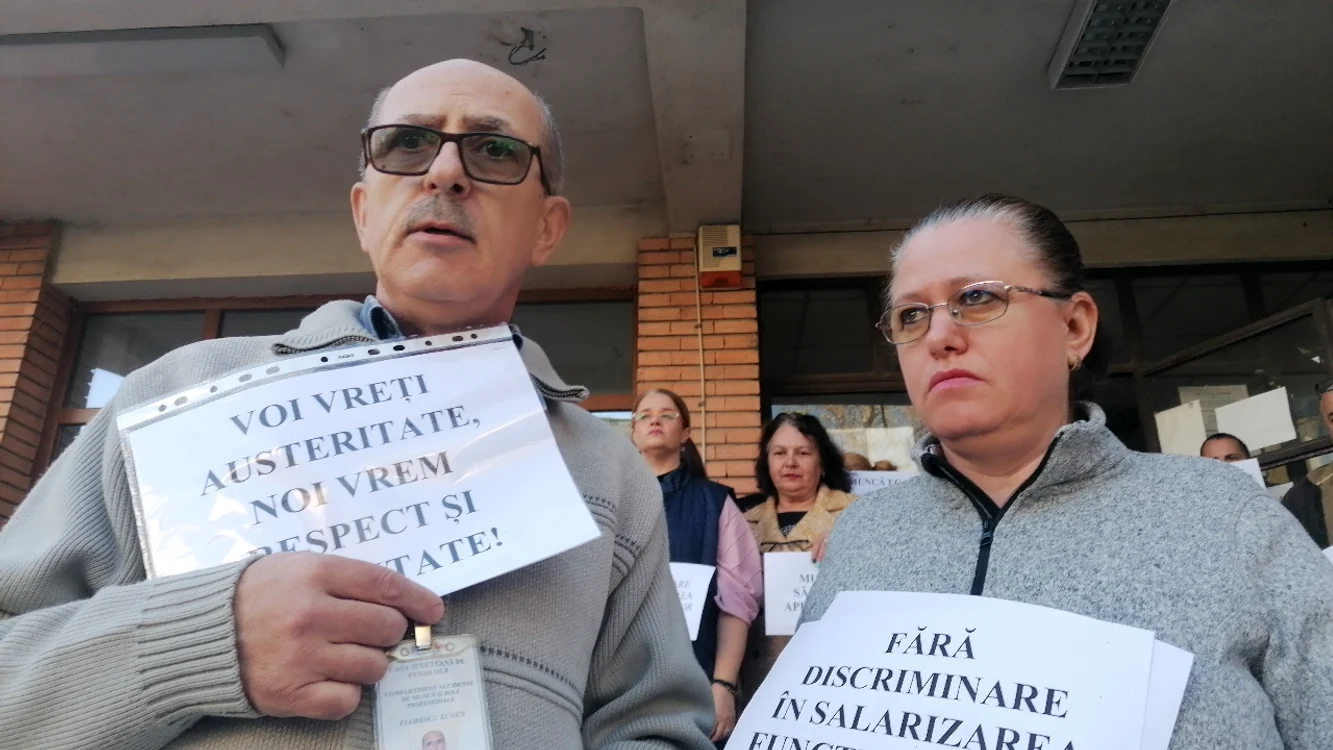 condițiile de muncă îi predispun la boli, spun funcționarii FOTO: A.M.
