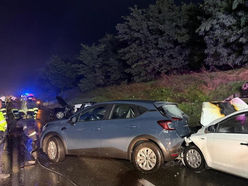 Accident grav între patru mașini în Suceava: Trei persoane au fost internate 