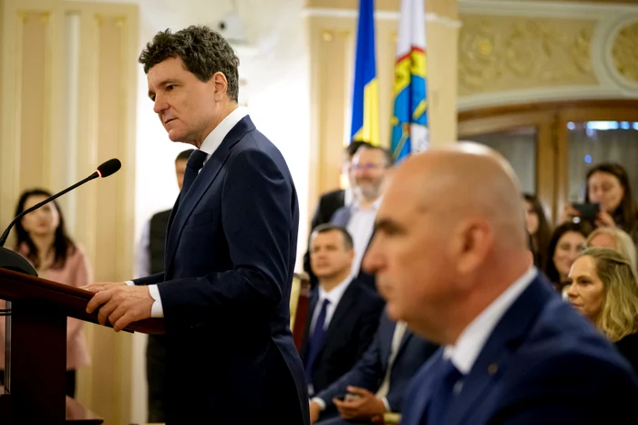 Nicuşor Dan, pe aceeaşi linie cu Ilie Bolojan în ceea ce priveşte tăierea din banii acordaţi de stat partidelor politice. „Eu sunt pentru"