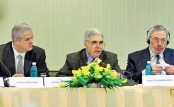 Institutul „Ovidiu Şincai“ redactează rapoarte privind situaţia politică