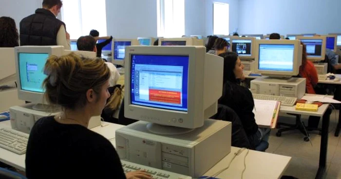 Timpul îndelungat petrecut la birou afectează chiar şi formele persoanelor care fac mişcare după program