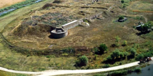 Cetatea antică Dinogetia din Dobrogea Sursa foto wikimapia.org