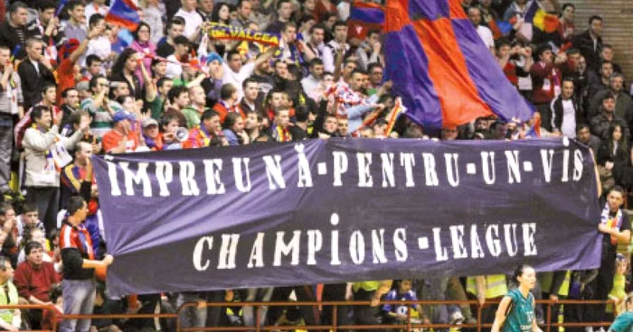 Pătimaşii suporteri vâlceni nu concep ca echipa lor să nu câştige trofeul Ligii Campionilor în acest an