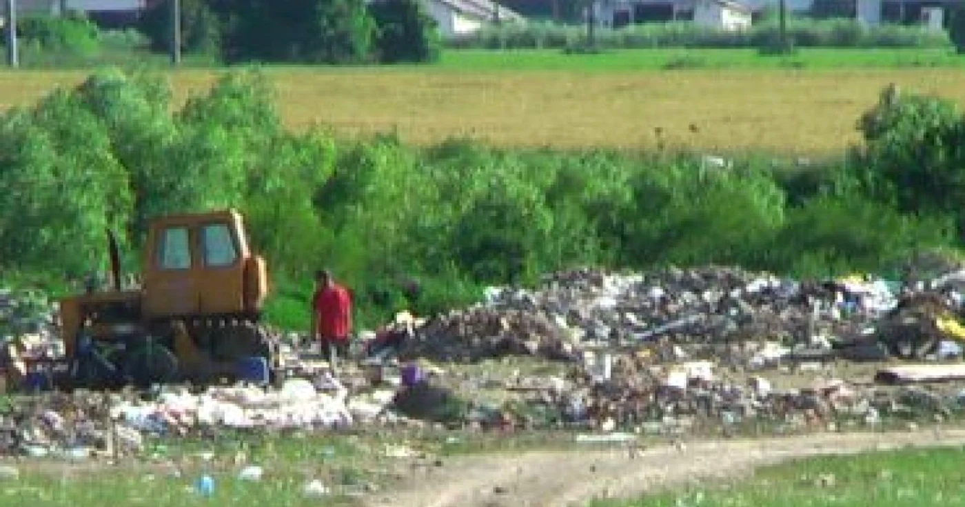Braşov: Gropile de gunoi neconforme, funcţionale în continuare