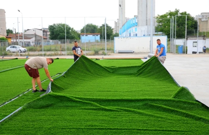 Gazon sintetic pe stadionul gheoghe hagi din Constanta foto Primaria Constanta