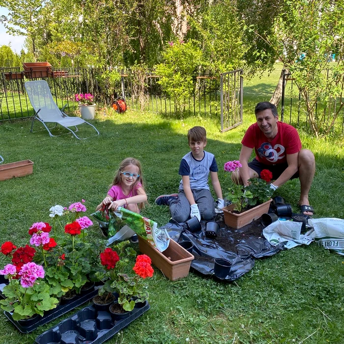 Grădinăritul alături de copii, o activitate plăcută pentru Cosmin