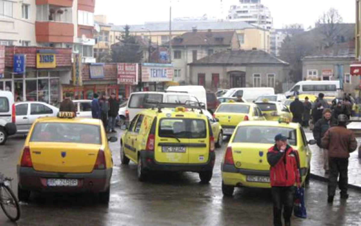 Şoferii de taxi din oraş mai mult şomează decât lucrează