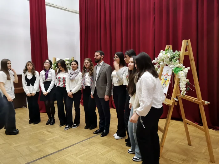 Elevii și-au dorit fotografii cu principele Nicolae FOTO: A.M.