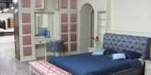 Primii o sută de cumpărători primesc cadou o canapea