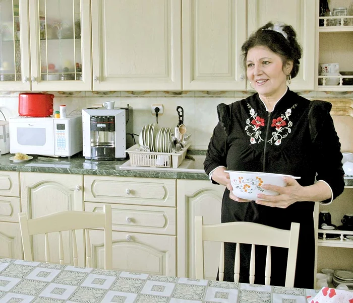 Irina Loghin se descurcă de minune în bucătărie. Ea a învăţat sute de reţete de la mama şi bunica ei