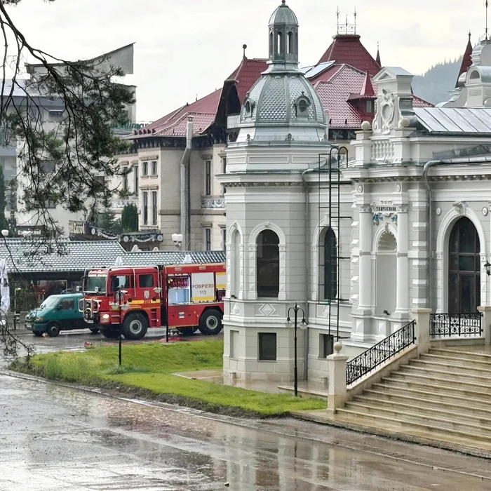 Sirenele pompierilor au răsunat în tot oraşul. Foto Facebook