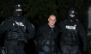 Horatiu Potra este escortat de politisti la IPJ Prahova  Foto Inquam Photos  George Calin (1) jpg