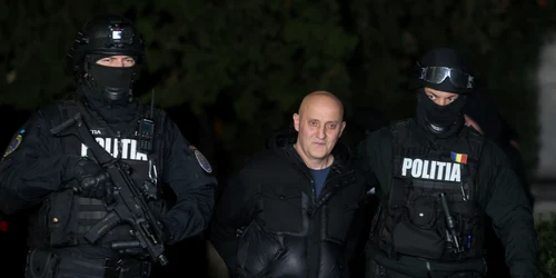 Horatiu Potra este escortat de politisti la IPJ Prahova  Foto Inquam Photos  George Calin (1) jpg