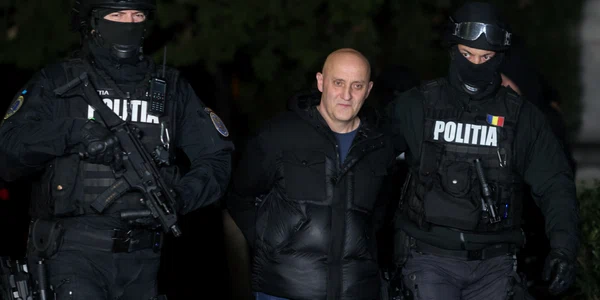 Horatiu Potra este escortat de politisti la IPJ Prahova  Foto Inquam Photos  George Calin (1) jpg
