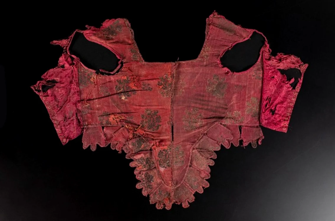 Corset descoperit într un cufăr scufundat în urmă cu 400 de ani  Foto Muzeul Kaap Skil via CNN jpg